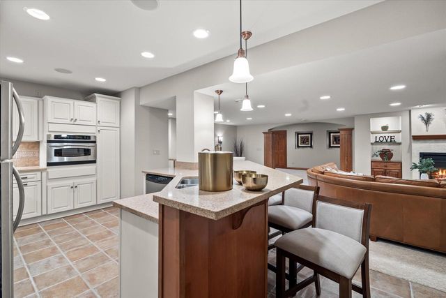 1810 E Bristlecone DRIVE, Hartland, WI 53029