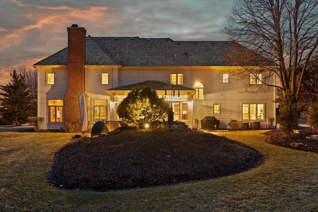 1810 E Bristlecone DRIVE, Hartland, WI 53029