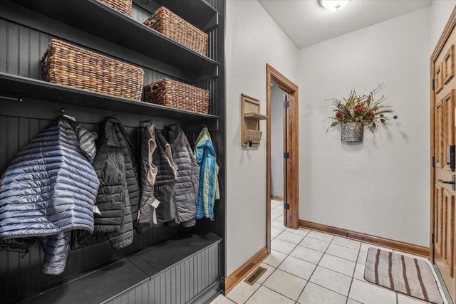 1810 E Bristlecone DRIVE, Hartland, WI 53029