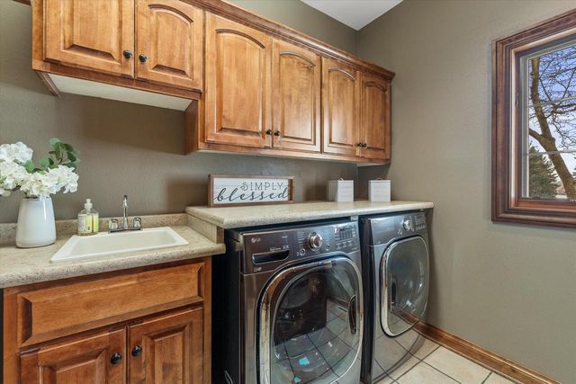 1810 E Bristlecone DRIVE, Hartland, WI 53029