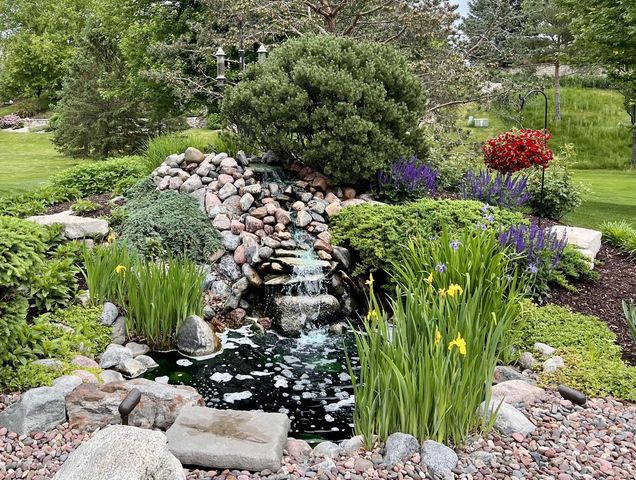 1810 E Bristlecone DRIVE, Hartland, WI 53029