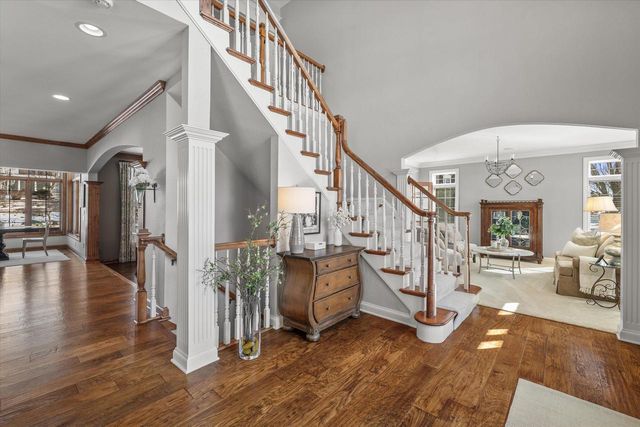 1810 E Bristlecone DRIVE, Hartland, WI 53029