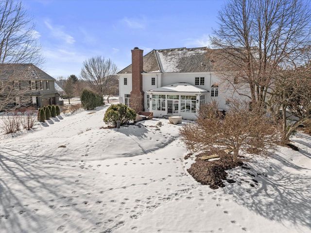 1810 E Bristlecone DRIVE, Hartland, WI 53029