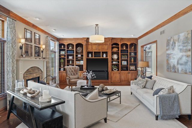 1810 E Bristlecone DRIVE, Hartland, WI 53029