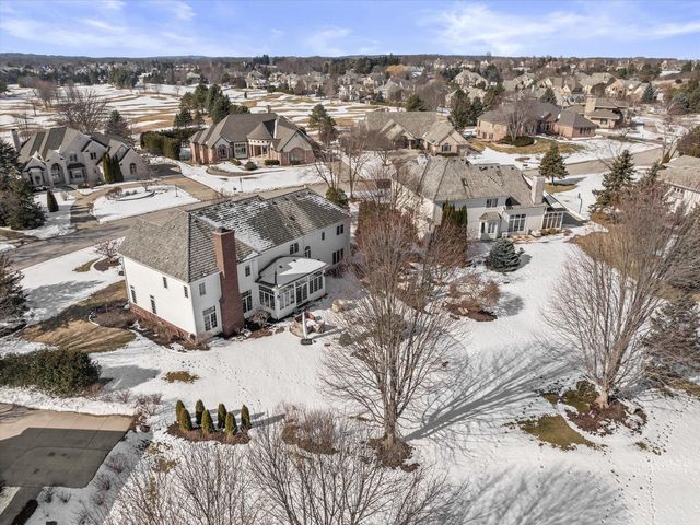 1810 E Bristlecone DRIVE, Hartland, WI 53029