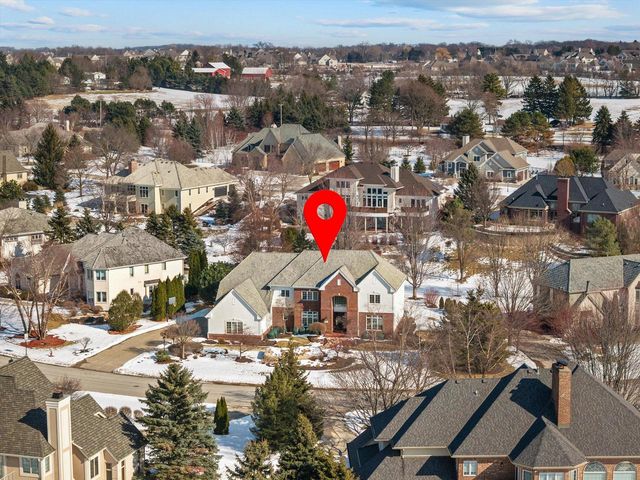 1810 E Bristlecone DRIVE, Hartland, WI 53029