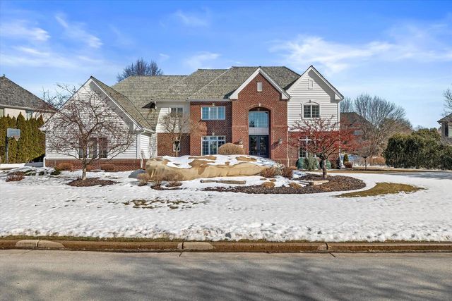 1810 E Bristlecone DRIVE, Hartland, WI 53029