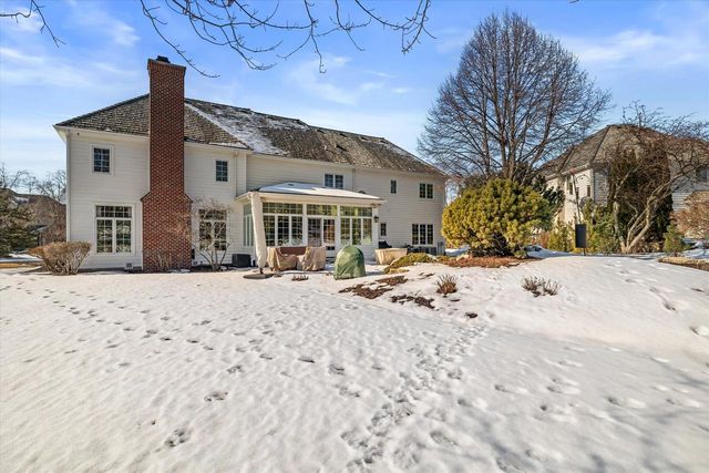 1810 E Bristlecone DRIVE, Hartland, WI 53029