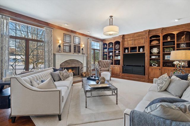 1810 E Bristlecone DRIVE, Hartland, WI 53029