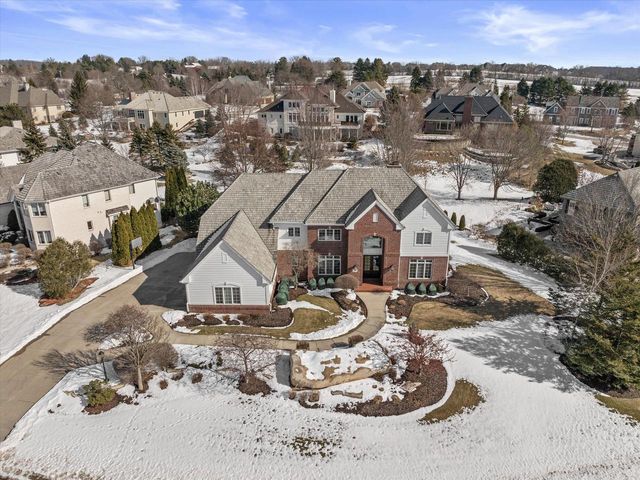 1810 E Bristlecone DRIVE, Hartland, WI 53029