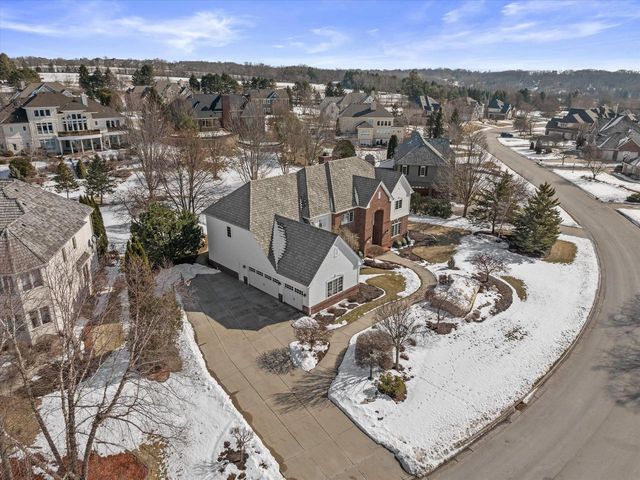 1810 E Bristlecone DRIVE, Hartland, WI 53029