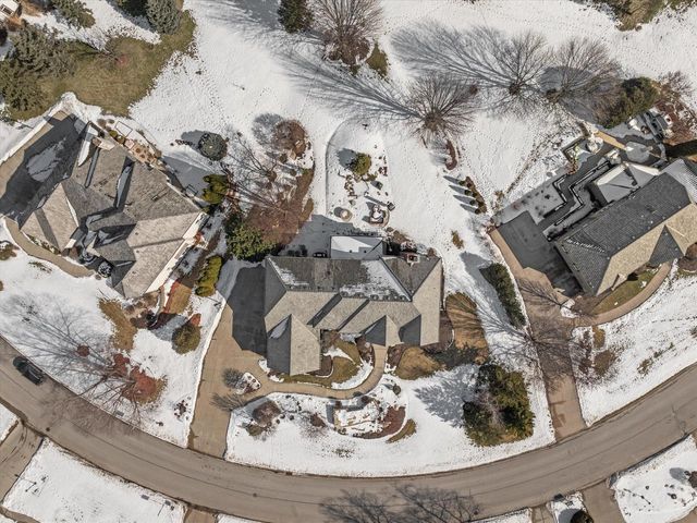 1810 E Bristlecone DRIVE, Hartland, WI 53029