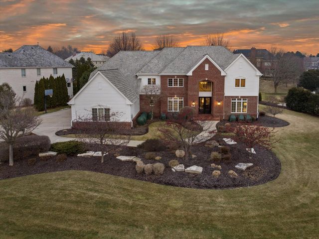 1810 E Bristlecone DRIVE, Hartland, WI 53029