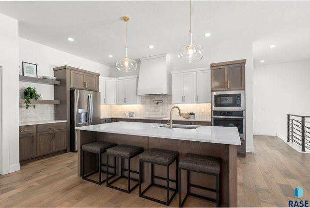 7400 E Shadow Pine Cir Circle, Sioux Falls, SD 57110