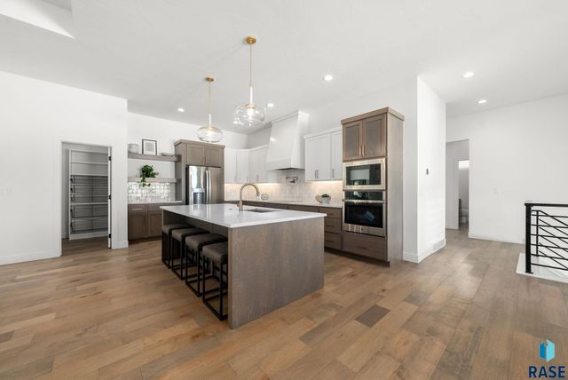 7400 E Shadow Pine Cir Circle, Sioux Falls, SD 57110