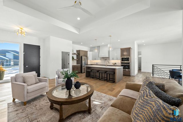 7400 E Shadow Pine Cir Circle, Sioux Falls, SD 57110