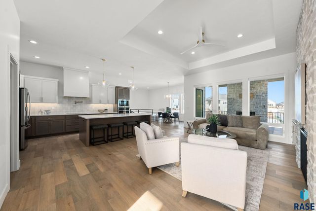 7400 E Shadow Pine Cir Circle, Sioux Falls, SD 57110