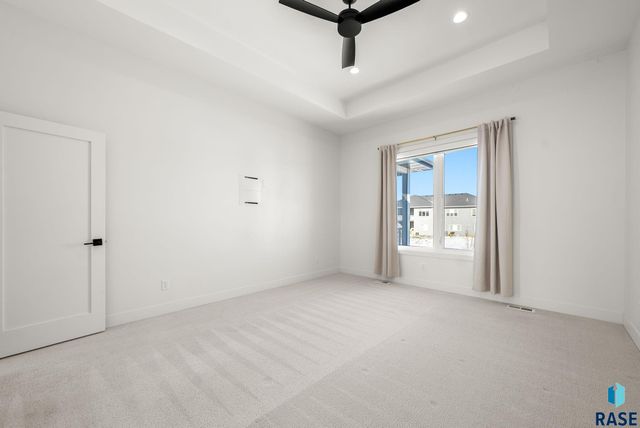 7400 E Shadow Pine Cir Circle, Sioux Falls, SD 57110