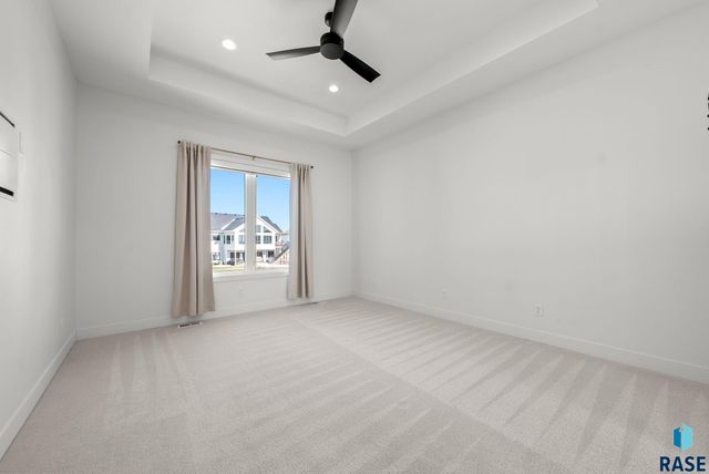 7400 E Shadow Pine Cir Circle, Sioux Falls, SD 57110