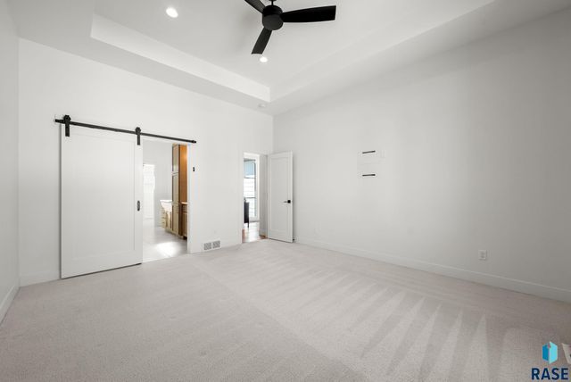 7400 E Shadow Pine Cir Circle, Sioux Falls, SD 57110