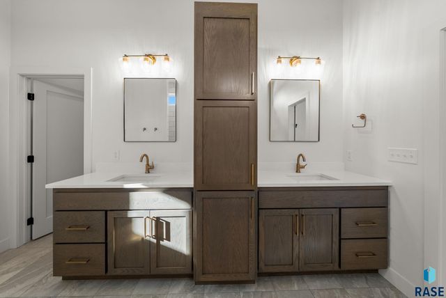 7400 E Shadow Pine Cir Circle, Sioux Falls, SD 57110