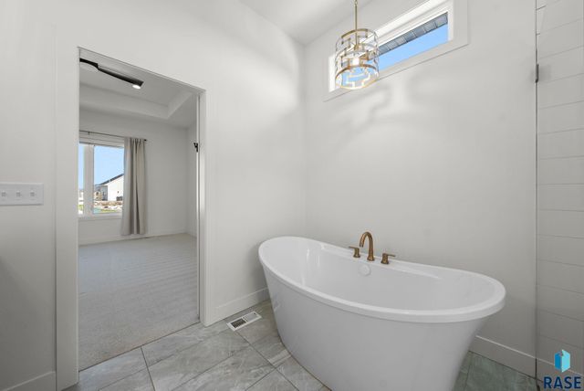 7400 E Shadow Pine Cir Circle, Sioux Falls, SD 57110