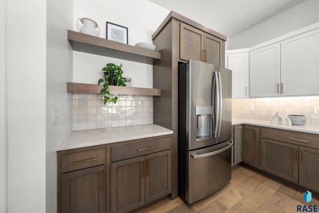 7400 E Shadow Pine Cir Circle, Sioux Falls, SD 57110