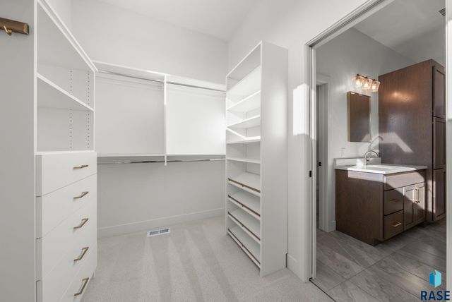 7400 E Shadow Pine Cir Circle, Sioux Falls, SD 57110