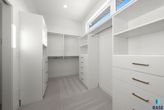 7400 E Shadow Pine Cir Circle, Sioux Falls, SD 57110