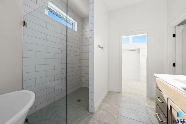 7400 E Shadow Pine Cir Circle, Sioux Falls, SD 57110