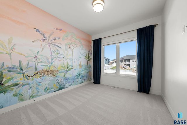 7400 E Shadow Pine Cir Circle, Sioux Falls, SD 57110