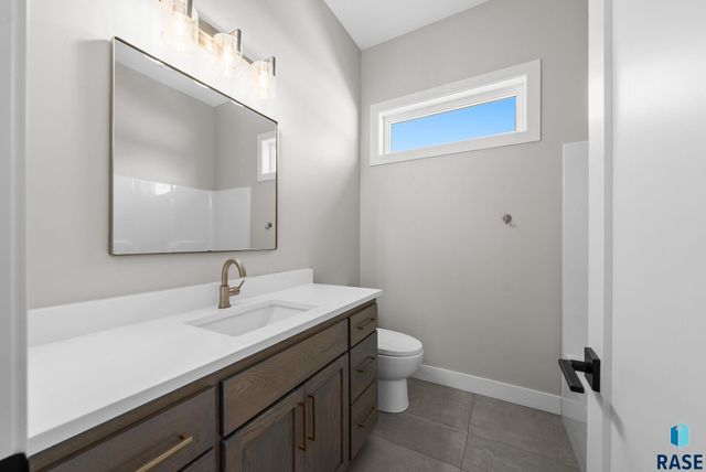 7400 E Shadow Pine Cir Circle, Sioux Falls, SD 57110