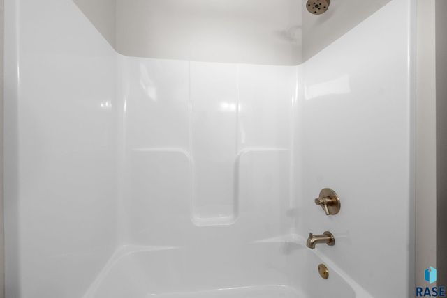 7400 E Shadow Pine Cir Circle, Sioux Falls, SD 57110