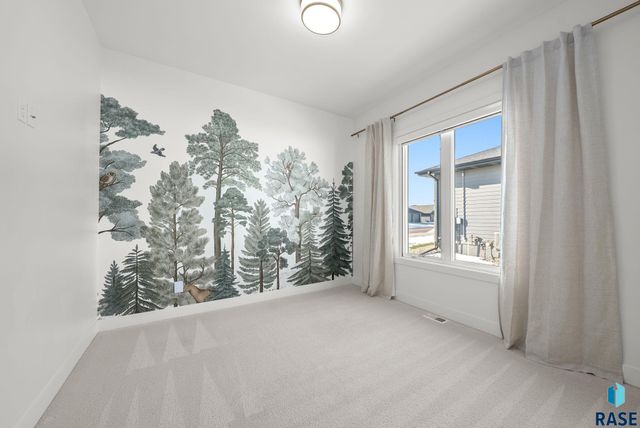 7400 E Shadow Pine Cir Circle, Sioux Falls, SD 57110