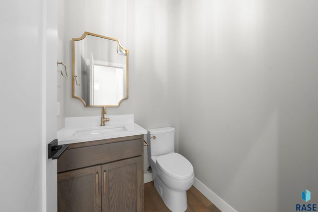 7400 E Shadow Pine Cir Circle, Sioux Falls, SD 57110