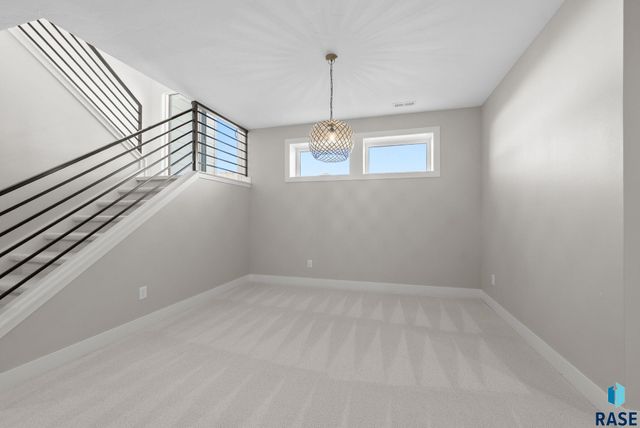 7400 E Shadow Pine Cir Circle, Sioux Falls, SD 57110