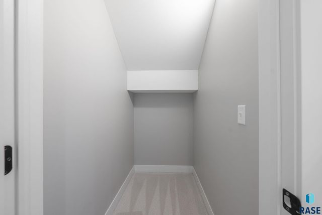 7400 E Shadow Pine Cir Circle, Sioux Falls, SD 57110