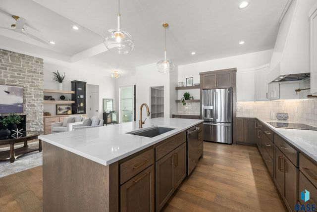 7400 E Shadow Pine Cir Circle, Sioux Falls, SD 57110