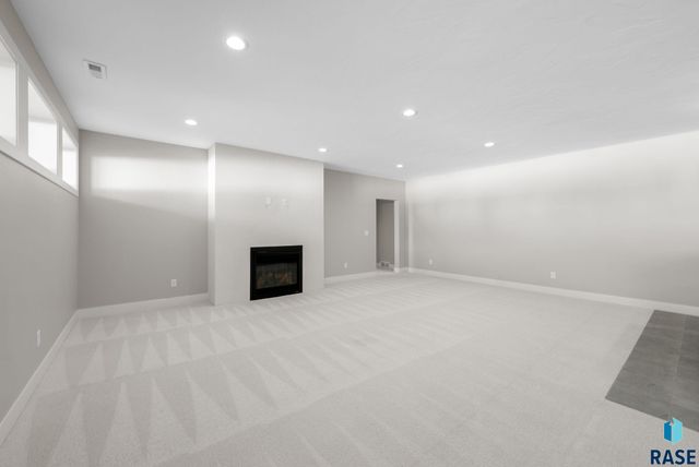 7400 E Shadow Pine Cir Circle, Sioux Falls, SD 57110