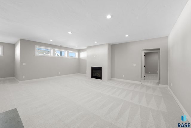 7400 E Shadow Pine Cir Circle, Sioux Falls, SD 57110