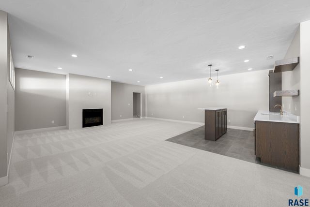 7400 E Shadow Pine Cir Circle, Sioux Falls, SD 57110