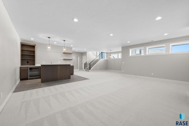 7400 E Shadow Pine Cir Circle, Sioux Falls, SD 57110