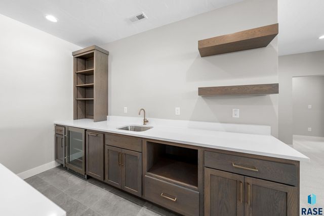 7400 E Shadow Pine Cir Circle, Sioux Falls, SD 57110