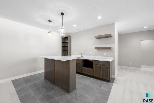 7400 E Shadow Pine Cir Circle, Sioux Falls, SD 57110