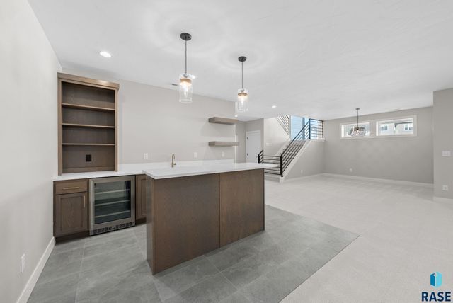 7400 E Shadow Pine Cir Circle, Sioux Falls, SD 57110