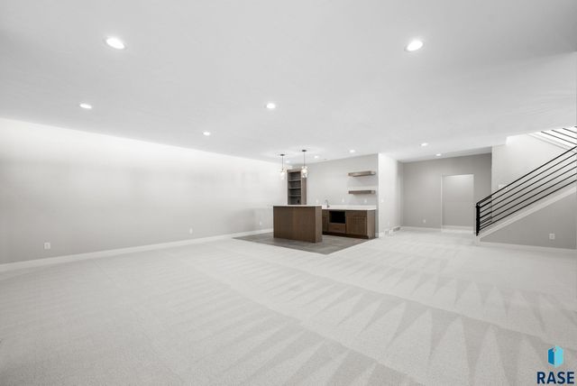 7400 E Shadow Pine Cir Circle, Sioux Falls, SD 57110