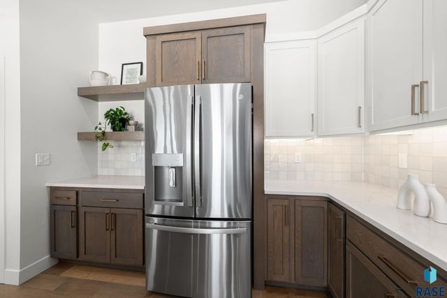 7400 E Shadow Pine Cir Circle, Sioux Falls, SD 57110