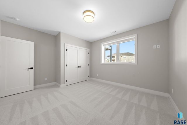 7400 E Shadow Pine Cir Circle, Sioux Falls, SD 57110