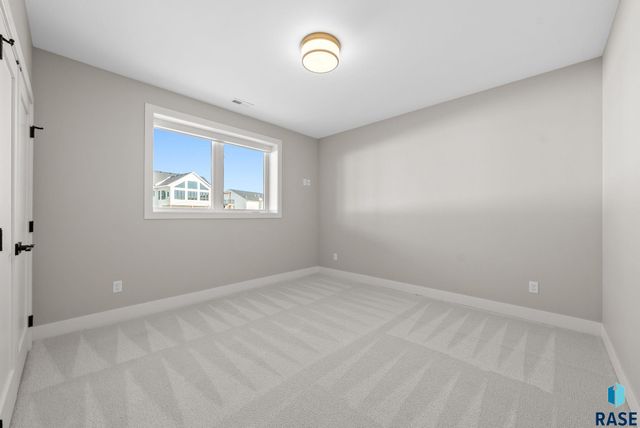 7400 E Shadow Pine Cir Circle, Sioux Falls, SD 57110