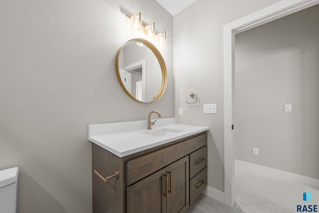 7400 E Shadow Pine Cir Circle, Sioux Falls, SD 57110